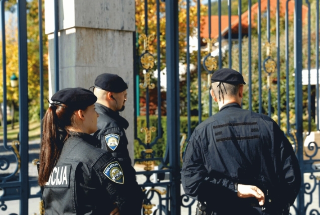 Дојави за бомби на неколку локации во Загреб, полицијата пребарува објекти низ градот