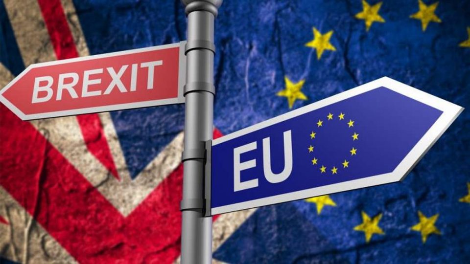 Британците сакаат да се вратат во ЕУ? Анкетите покажуваат дека дури 55% сакаат назад