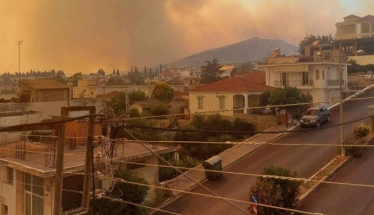 Подобрена ситуацијата со пожарите во Грција, безбедна базата на военото воздухопловство кај Волос