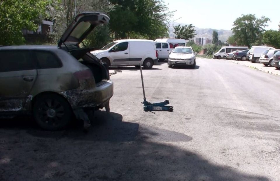 Во Штип горел автомобил на началник на СВР