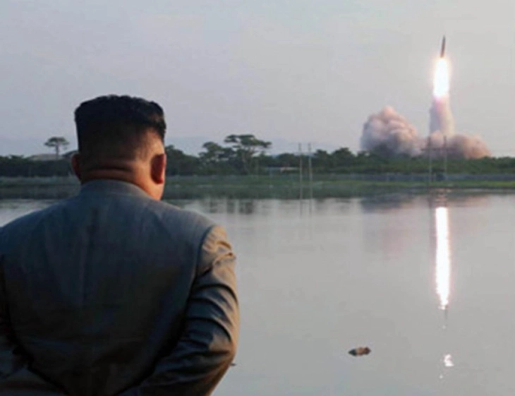 Неуспешен вториот обид на Северна Кореја да лансира извидувачки сателит