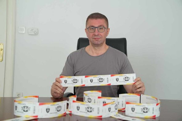 Мицкоски купи 30 сезонски карти за ФК Вардар!