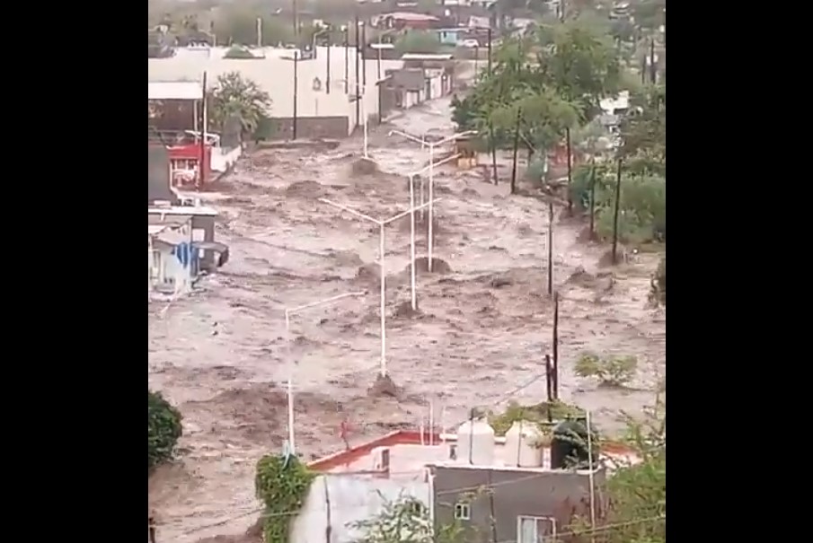 (ВИДЕО) Во Мексико големи поплави по ураганот Хилари, невремето се движи кон САД