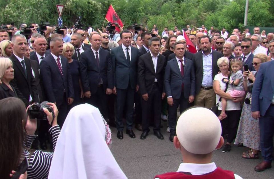 (СКАНДАЛОЗНО) „Денес над Македонија се раѓа…“ никогаш нема да биде отпеана од устата на Албанец, уверуваат опозициските албански партии