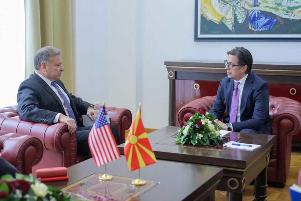 Средбата Пендаровски-Ескобар ни ја носи пораката: Вашингтон очекува Македонија да го продолжи патот кон ЕУ!