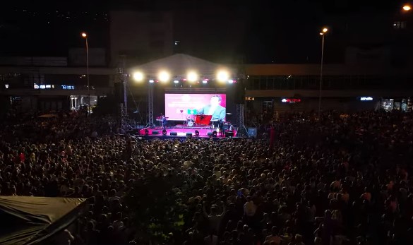 Касами објави видео од пречекот на Курти со песната „Добредојдовте во Албанија“