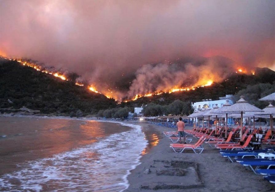 Пожарот во Грција е најголемиот во историјата на ЕУ, пожарот зафатил површина со големина на Њујорк