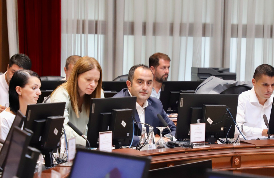 Владата, на предлог на Министерството за образование и наука, донесе одлука за основање Државен студентски дом „Тетово“ во Тетово