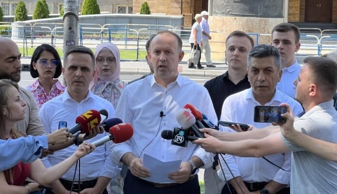 „Владата денеска докажа дека не се грижи за интеграцијата, туку за власта“, велат албанските опозициони партии