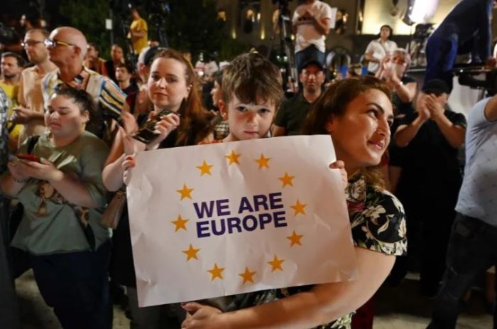 (ФОТО) Владата со копирана кампања од Грузија, „Ние сме Европа“