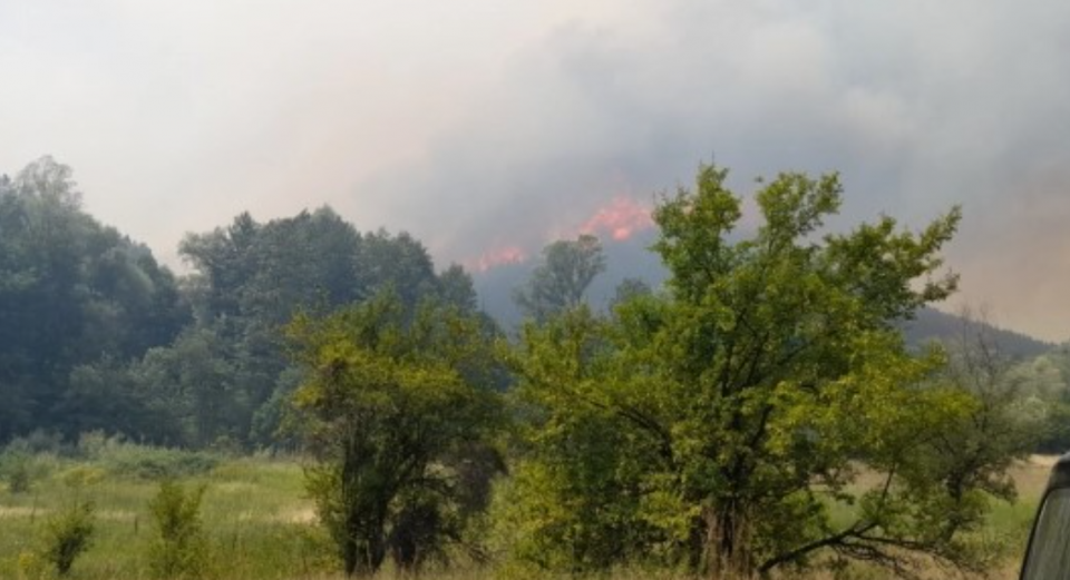 Голем пожар во општина Зелениково, на терен хеликоптер на МВР