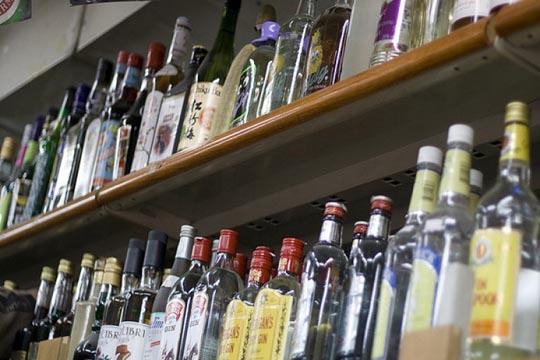 Владата денеска одлучува дали ќе пиеме поевтини сокови и алкохол