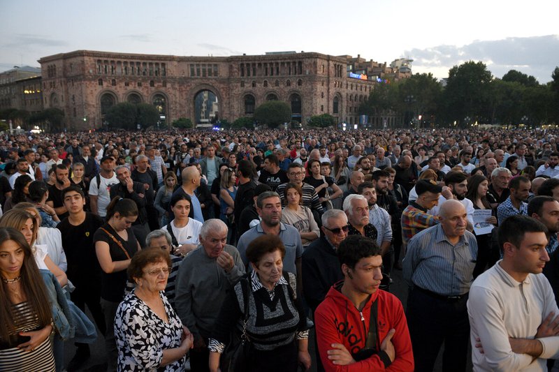 Протестите во главниот град на Ерменија не стивнуваат од минатиот вторник, кога Азербејџан започна воена операција во Карабах