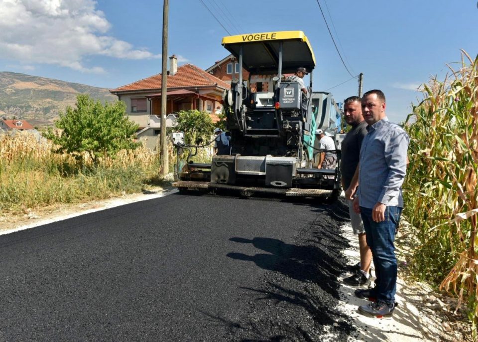 Стефковски во Стајковци: Се асфалтираат локални улици