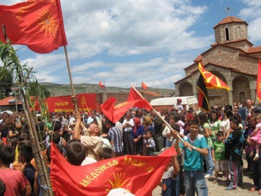 Македонците од Албанија повикаа на масовно гласање за Гордана Силјановска Давкова