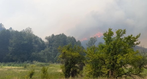 На територија на Македонија активни три пожари