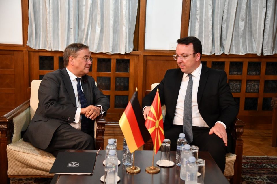 (ФОТО) Николоски на средба со премиерот на Северна Рајна Вестфалија: Не посети во Скопје за да докаже дека е голем пријател на Македонија