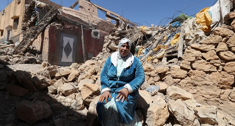 Бројката на загинати во земјотресот во Мароко изнесува 2100: Сведоштво – татко загинал пробувајќи да го спаси синот