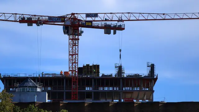 Германија ги отфрла строгите градежни стандарди за да ја поддржи индустријата