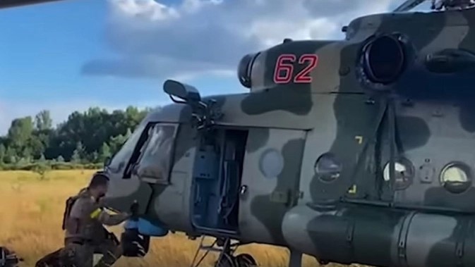 Пребегнатиот руски пилот на хеликоптер во Украина ќе му биде врачена награда од 500.000 долари