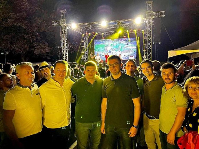 Мицкоски во Битола на концертот „Македонијо во срце те носиме”