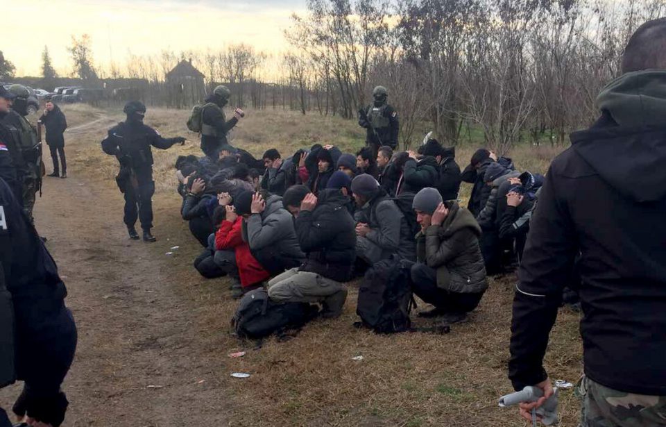 Хрватска синоќа спречи влез во земјата на 600 илегални мигранти