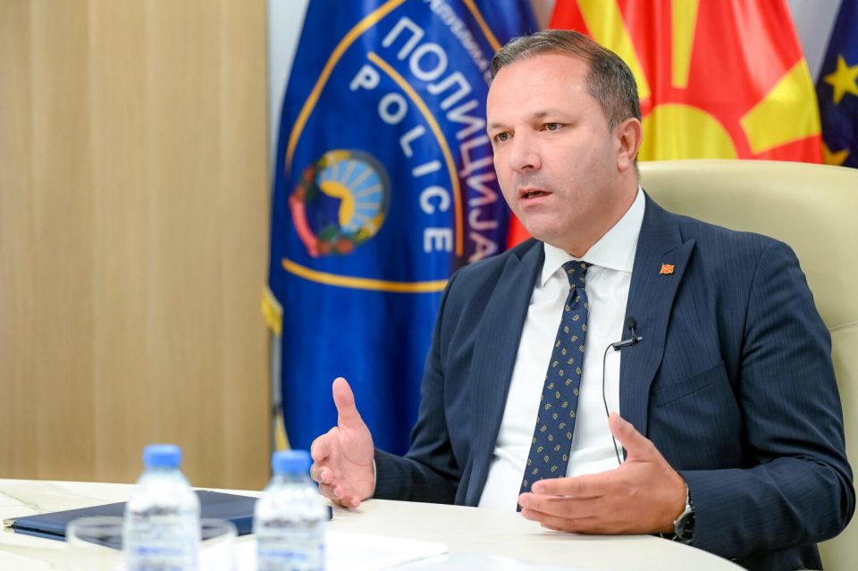 Разбивање на опасна криминална група во Струга: Министерот Спасовски најави фаќање на насилници и шверцери на дрога и оружје