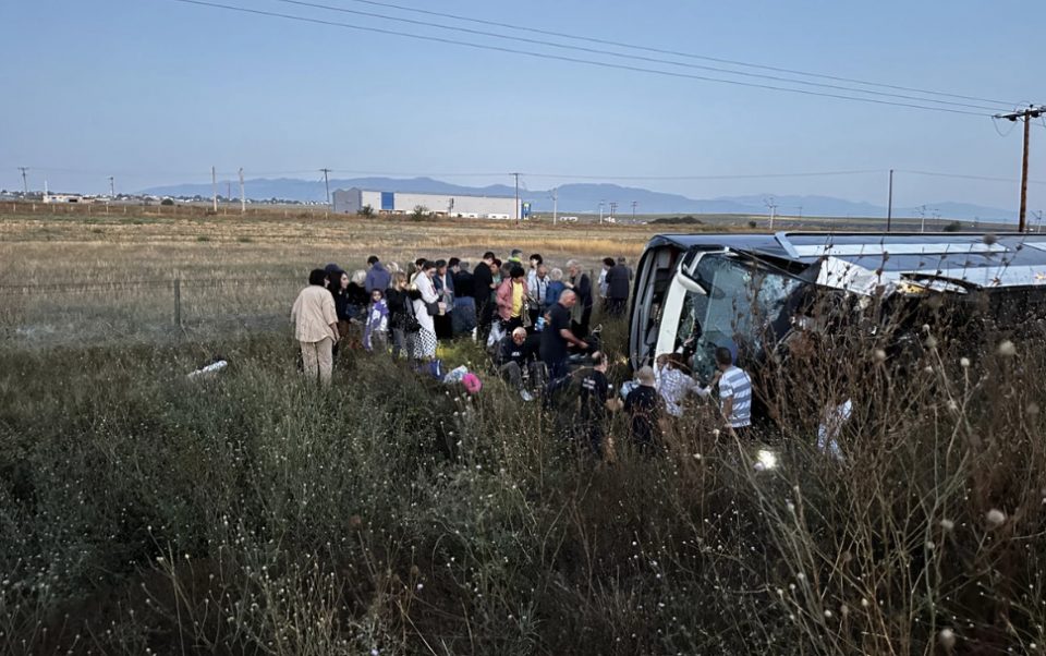 (ВИДЕО) Тешка сообраќајка на влезот во Грција: Најмалку тројца загинати, 42 се повредени
