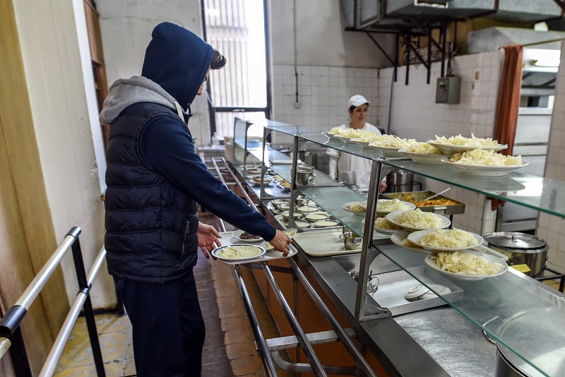 Државниот студентски дом Скопје ги врати по старо цените за сместување и храна, нема да има доручек