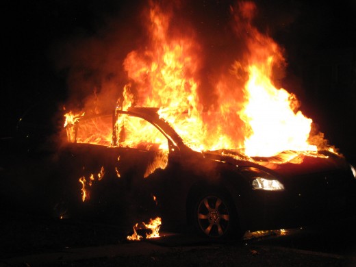 Возило со дипломатски таблички се запали во движење во Кисела Вода