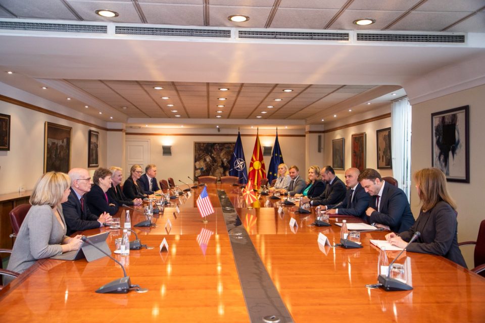 Ковачевски на средба со американски сенатори:  Македонија ја очекува европска иднина
