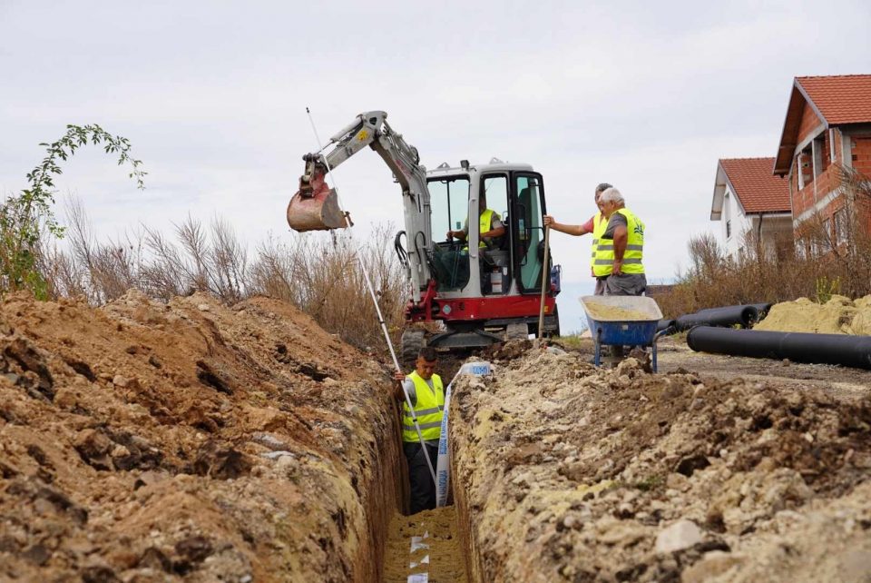 Важно е општина Петровец да се развива: Населеното место Блок 6 во Ржаничино добива нова канализациона мрежа
