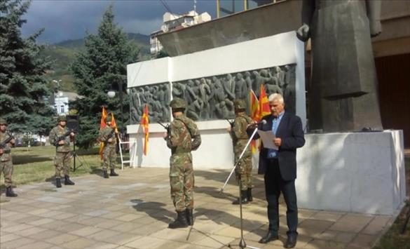 Во Тетово одбележан 11 Октомври пред споменикот на победата