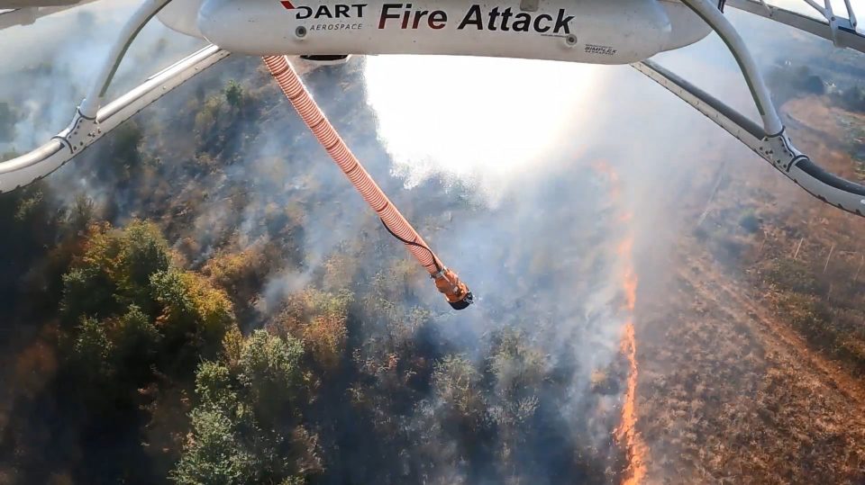 (ВИДЕО) Исфрлени над 40 тони вода: Локализиран е пожарот во Зелениково