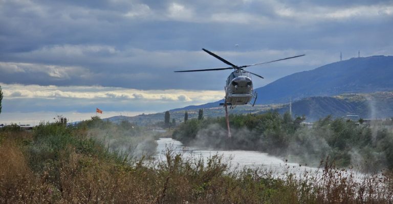 ЦУК: Четири активни пожари, хеликоптер на МВР го гаси пожарот кај Кондово