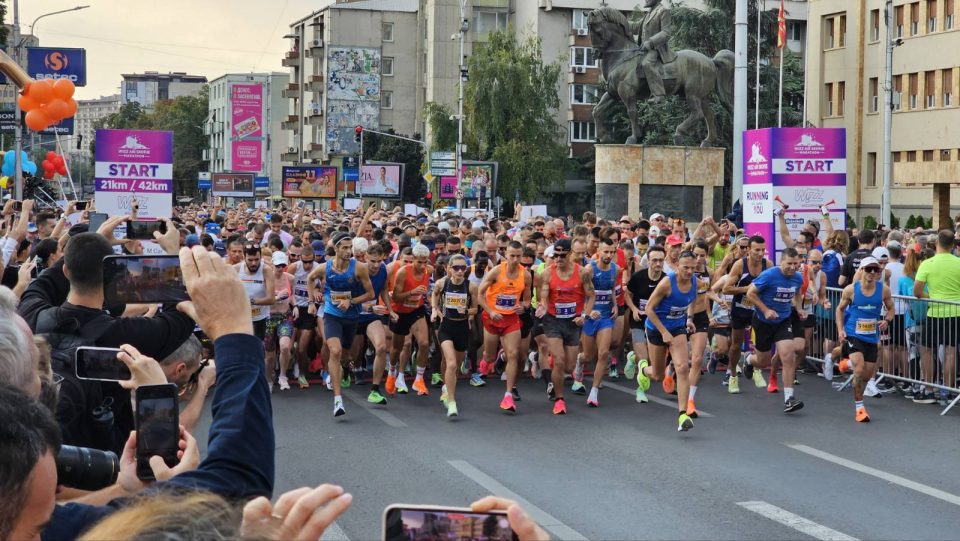 Повеќе од 11 илјади учесници денес трчаат на Скопски маратон