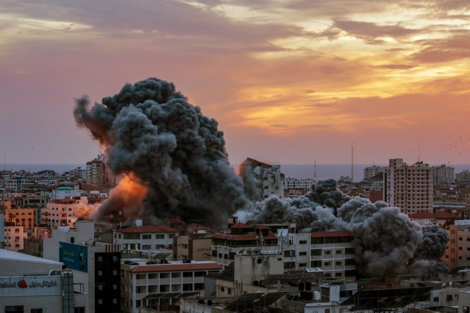 Форин Офис: Цивилите треба да го напуштат градот Газа