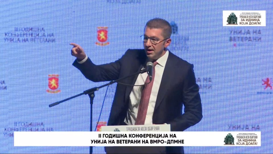 Mицкоски: Ако се обидат да го донесат Законот за амнестија со европско знаменце, пратениците на ВМРО ДПМНЕ ќе го напуштат Парламентот