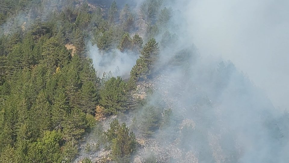 ЦУК: Апел до граѓаните да не палат стрништата и пасиштата и оган при престојот во природа, а пожарите да ги пријавуваат веднаш на 112