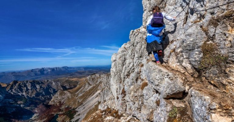 Избегната трагедија во Црна Гора, планинарка од Германија со повредена нога извлечена од Дурмитор
