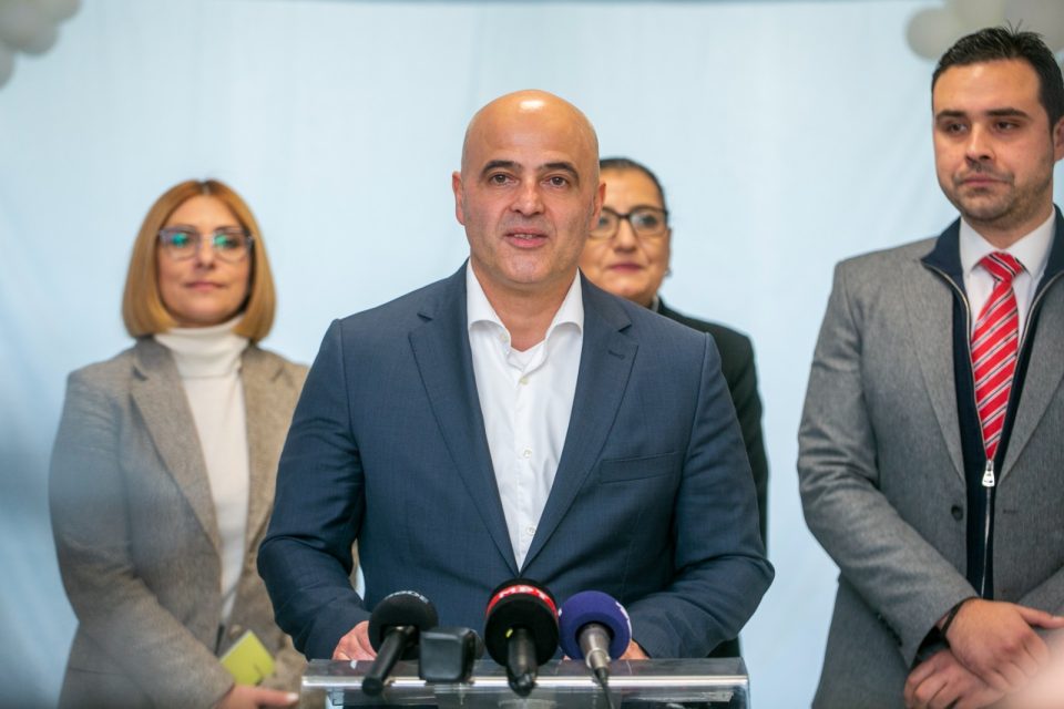 ВМРО-ДПМНЕ: Ковачевски ги лажеше граѓаните дека ќе ги скрати платите на функционерите, за на крај да каже дека кратење нема