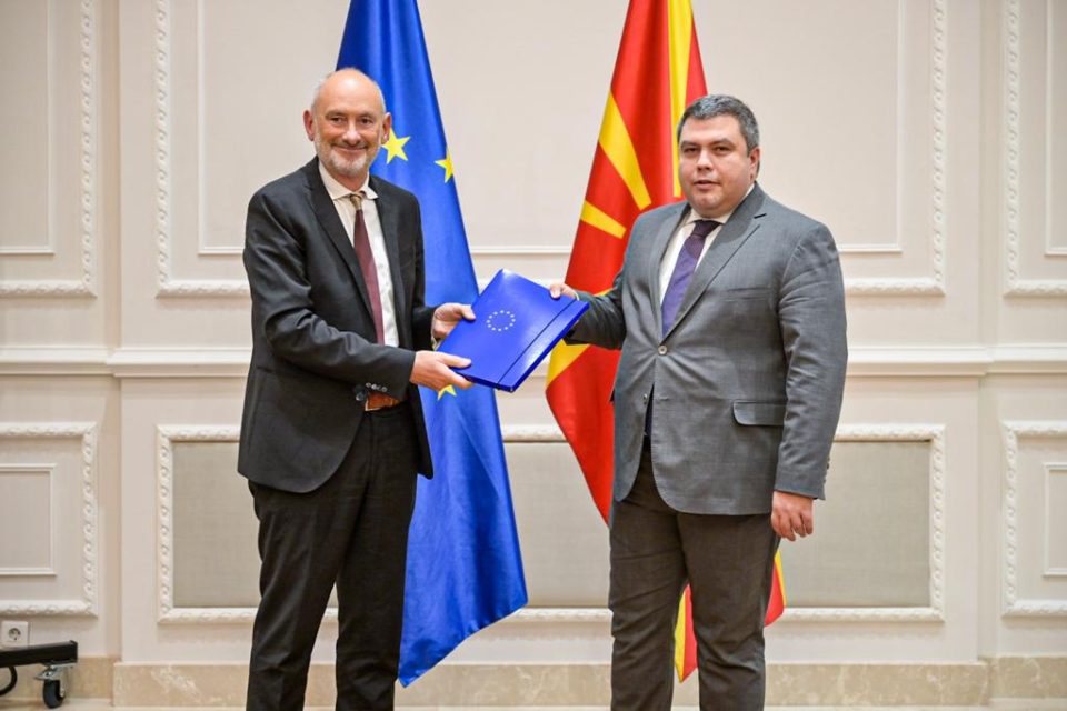 Гир го врачи Извештајот на Европската комисија за Македонија на Маричиќ