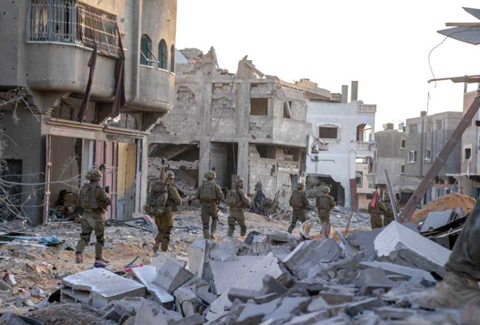 Израелската армија изврши напади врз повеќе од 300 цели во Појасот Газа