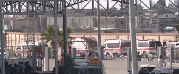 Првите амбулантни возила со ранети Палестинци од Газа влегоа во Египет преку преминот Рафа
