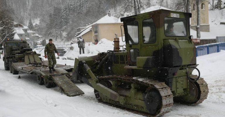 Вучиќ нареди војската да помага во општините погодени од обилните снежни врнежи
