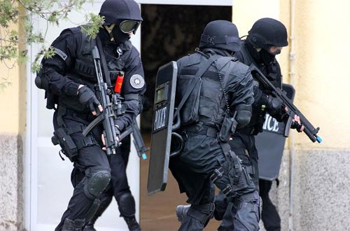 Голема полициска акција во Струга, приведени 20 лица