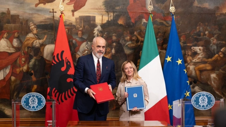 Шолц: Германија внимателно го разгледува договорот меѓу Италија и Албанија за мигрантите