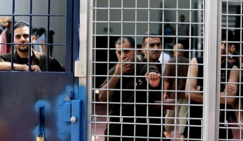 „Се однесуваа со нас како со кучиња“: По ослободувањето, Палестинец со сведоштво од израелски затвор