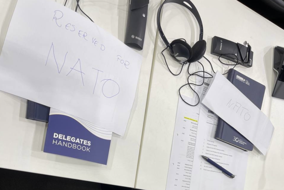 На масата кај Лавров оставен лист „Резервирано за НАТО“