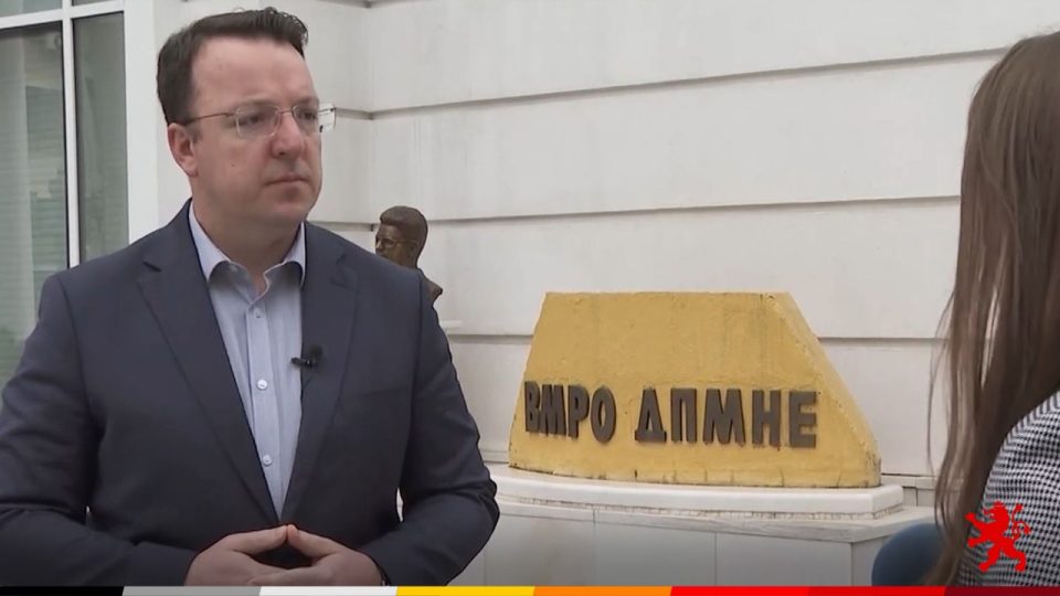 (ВИДЕО) Николоски: Во Македонија економијата тоне, а корупцијата цвета
